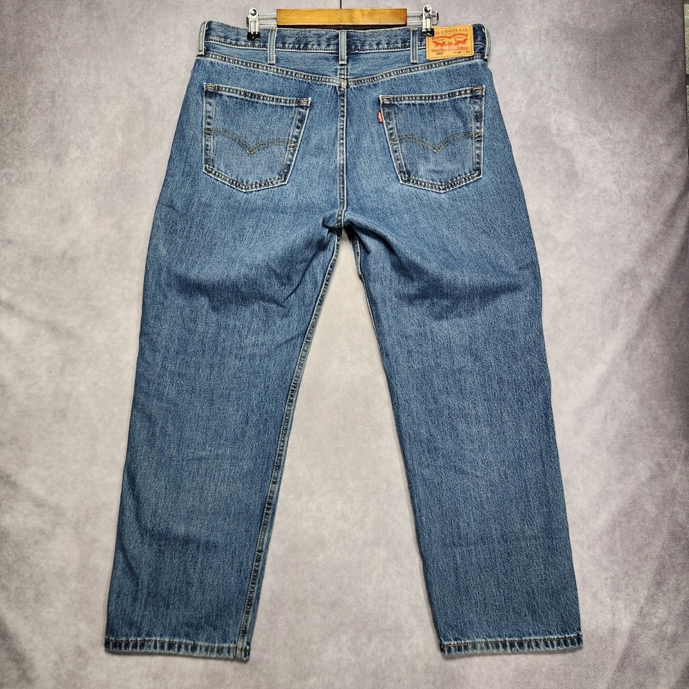 Levis 550 Relaxed Fit Tapered Leg Jeans Mens 38x30 Medium Wash Blue Pants